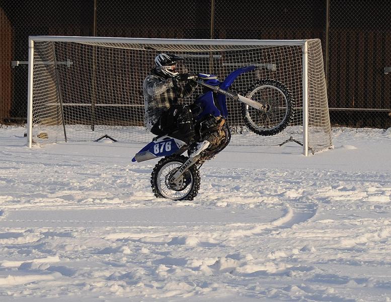 JOF_4511 Jonas wheelie goall.jpg